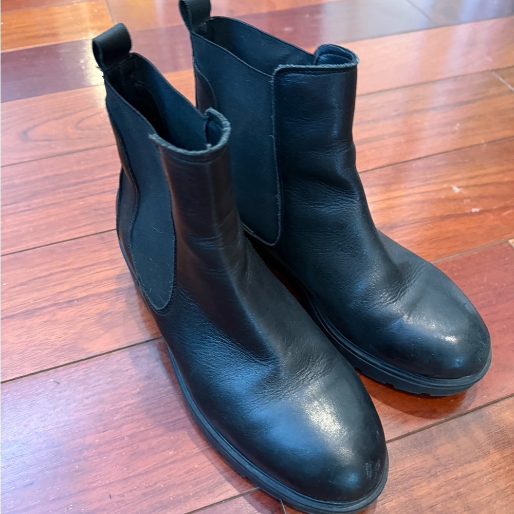 Elegant Black Leather Heeled Boots